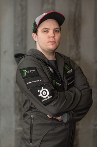 Från pixlar till catwalken: Hur gaming omdefinierar mode